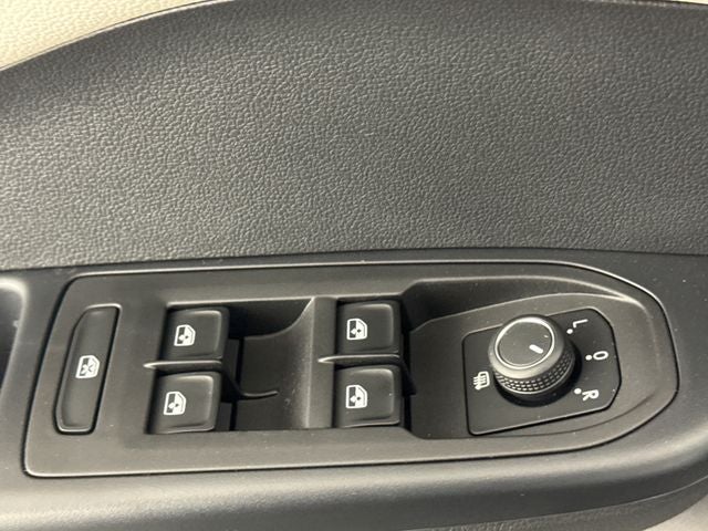 2025 Volkswagen Taos SEL