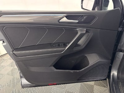 2023 Volkswagen Tiguan SE R-Line Black