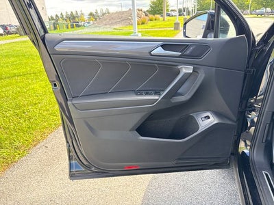 2023 Volkswagen Tiguan SE R-Line Black