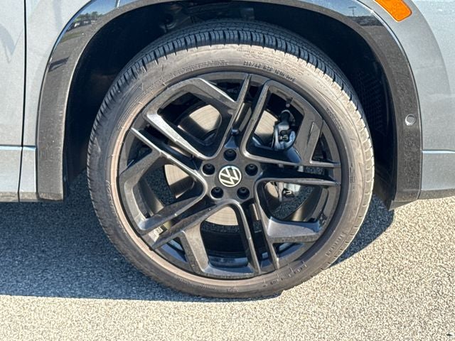 2025 Volkswagen Tiguan SE R-Line Black
