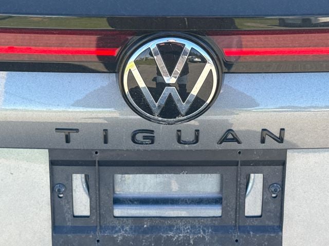 2025 Volkswagen Tiguan SE R-Line Black