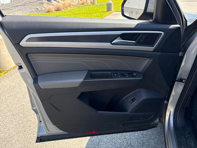 2022 Volkswagen Atlas Cross Sport 2.0T SEL R-Line