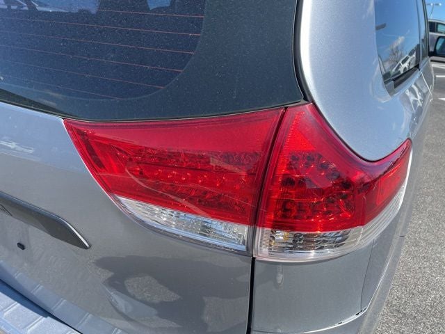 2012 Toyota Sienna Base 7 Passenger