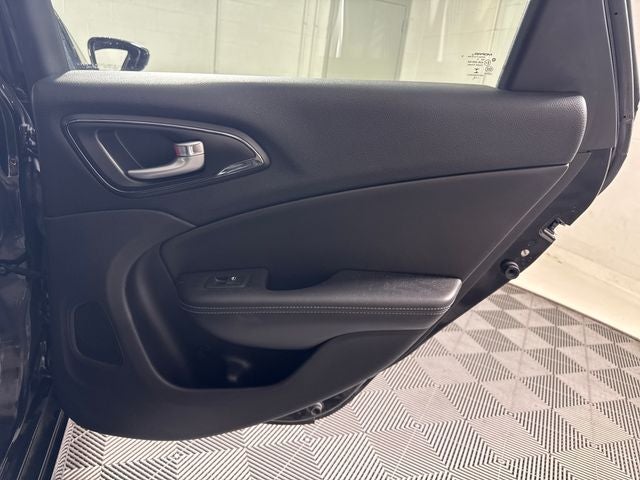 2016 Chrysler 200 S