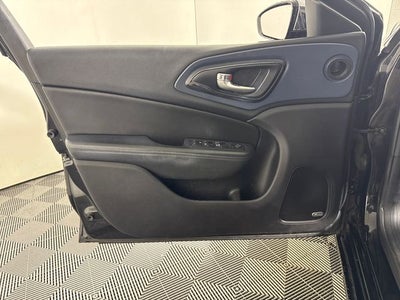 2016 Chrysler 200 S