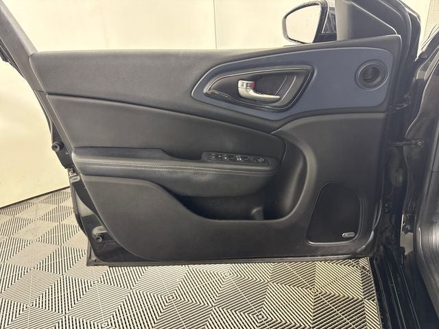 2016 Chrysler 200 S