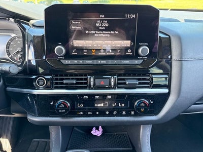 2024 Nissan Pathfinder SV