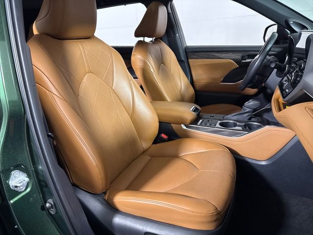2023 Toyota Highlander Hybrid Platinum