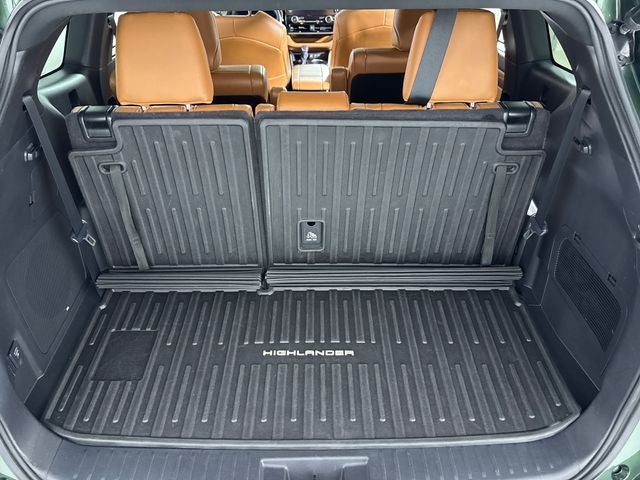 2023 Toyota Highlander Hybrid Platinum
