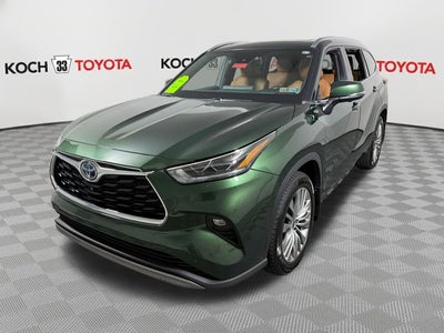 2023 Toyota Highlander Hybrid Platinum