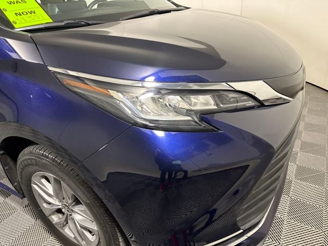 2022 Toyota Sienna XLE 7 Passenger