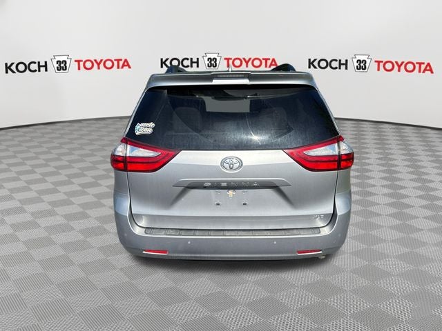 2018 Toyota Sienna XLE 8 Passenger