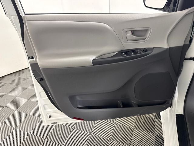 2019 Toyota Sienna L 7 Passenger