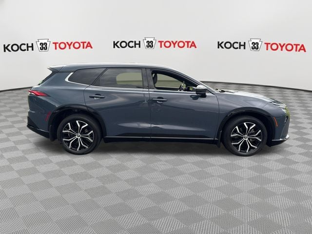 2025 Toyota Crown Signia XLE