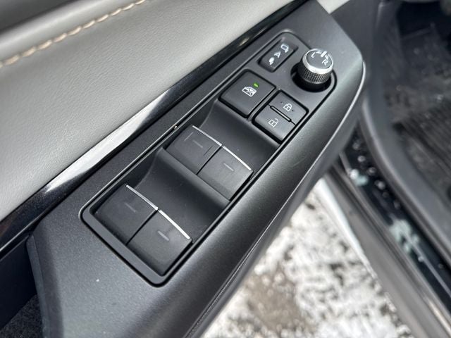 2023 Toyota Venza LE