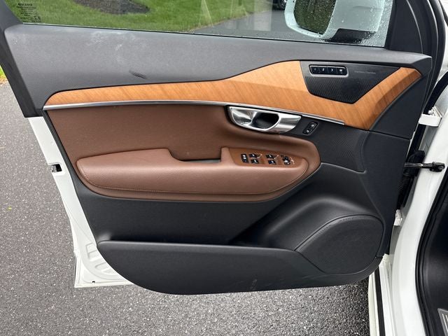 2022 Volvo XC90 T6 Momentum