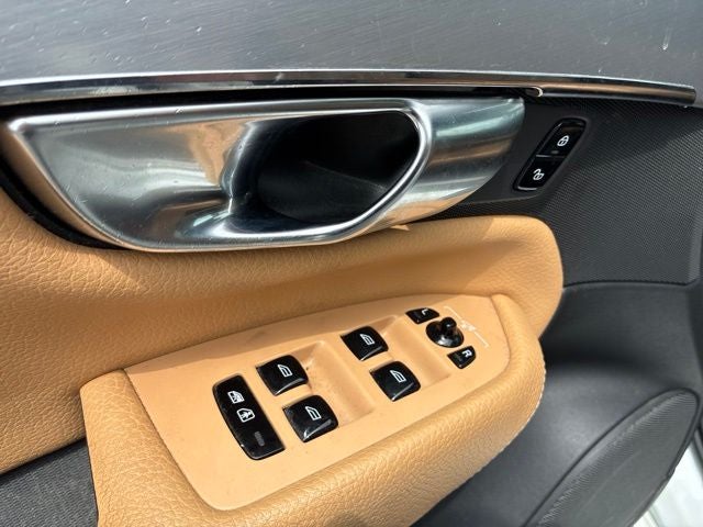 2018 Volvo XC90 T5 Momentum