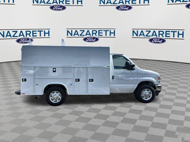 2025 Ford E-350SD Base Cutaway