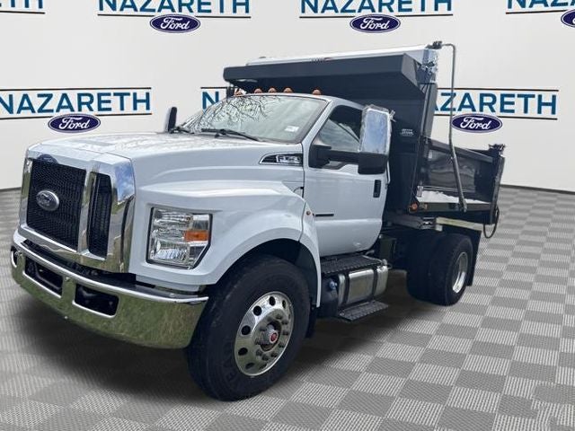 2027 Ford F-750SD Base