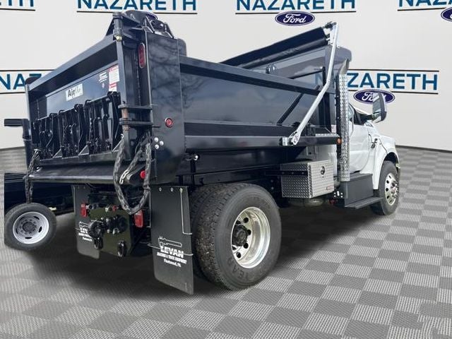 2027 Ford F-750SD Base