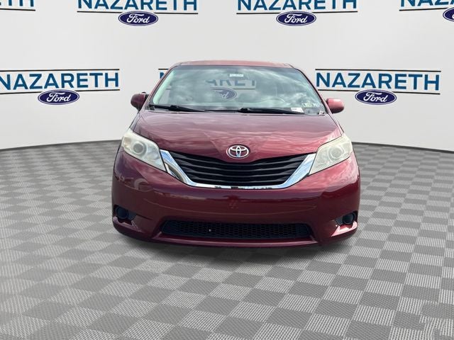 2012 Toyota Sienna LE 8 Passenger