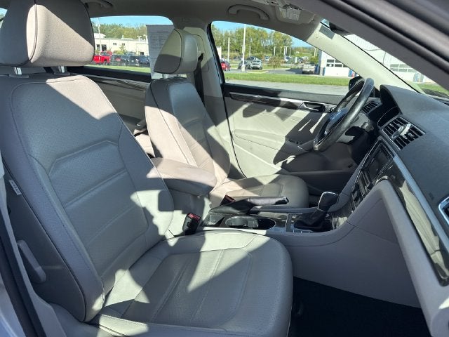 2017 Volkswagen Passat 1.8T SE w/Technology