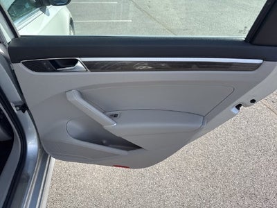 2017 Volkswagen Passat 1.8T SE w/Technology