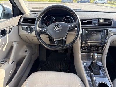 2017 Volkswagen Passat 1.8T SE w/Technology