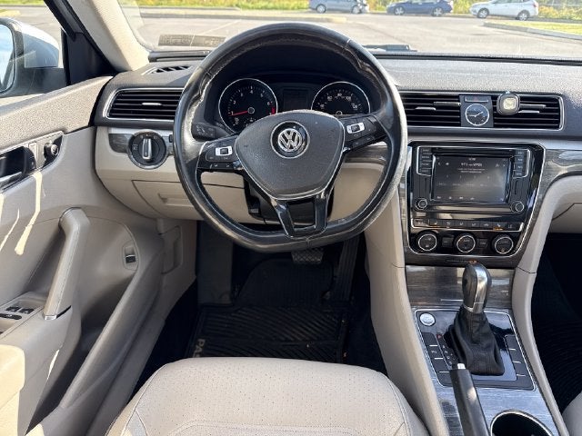 2017 Volkswagen Passat 1.8T SE w/Technology