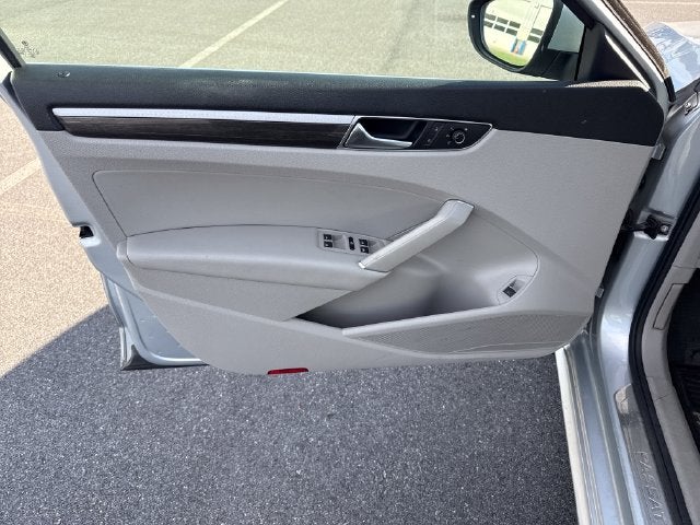 2017 Volkswagen Passat 1.8T SE w/Technology