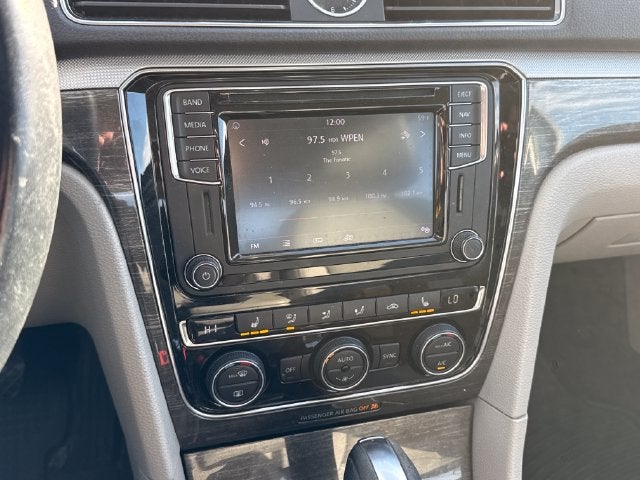 2017 Volkswagen Passat 1.8T SE w/Technology