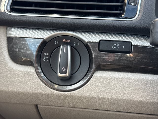 2017 Volkswagen Passat 1.8T SE w/Technology