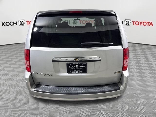 2008 Chrysler Town & Country LX