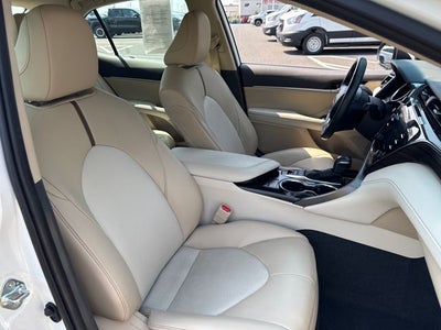 2020 Toyota Camry Hybrid XLE