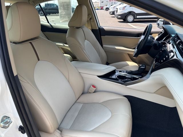 2020 Toyota Camry Hybrid XLE