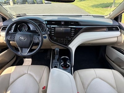 2020 Toyota Camry Hybrid XLE