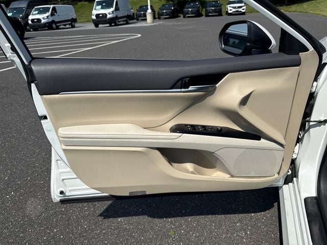 2020 Toyota Camry Hybrid XLE