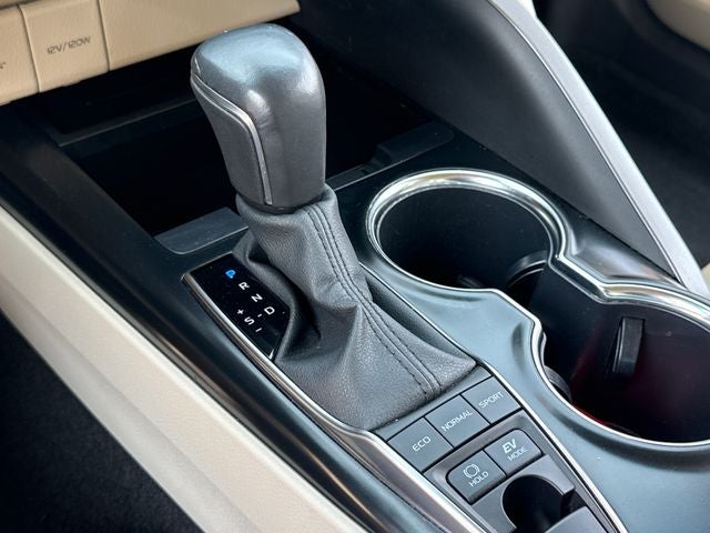 2020 Toyota Camry Hybrid XLE