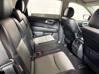 2020 Nissan Pathfinder SV