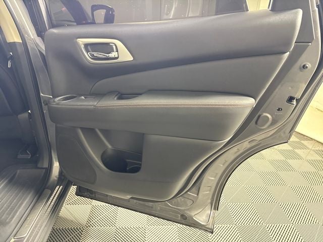 2020 Nissan Pathfinder SV