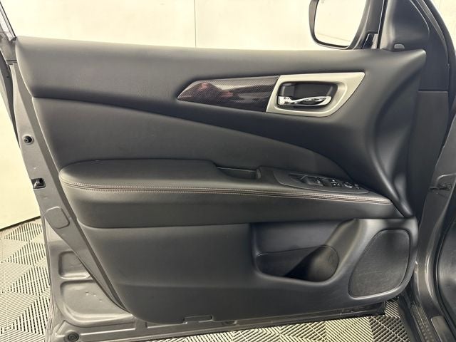 2020 Nissan Pathfinder SV