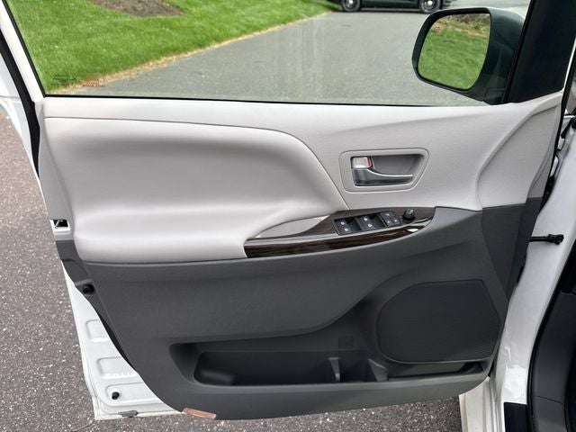 2020 Toyota Sienna XLE 7 Passenger