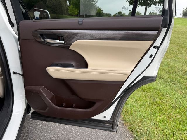 2021 Toyota Highlander Hybrid Platinum