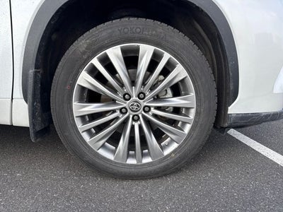 2023 Toyota Highlander Hybrid Platinum