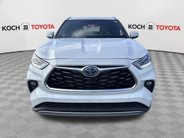 2023 Toyota Highlander Hybrid Platinum