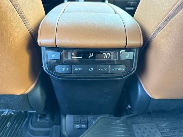 2023 Toyota Highlander Hybrid Platinum