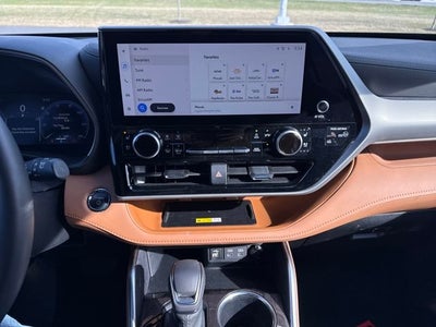 2023 Toyota Highlander Hybrid Platinum
