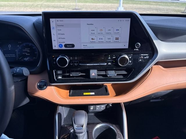 2023 Toyota Highlander Hybrid Platinum