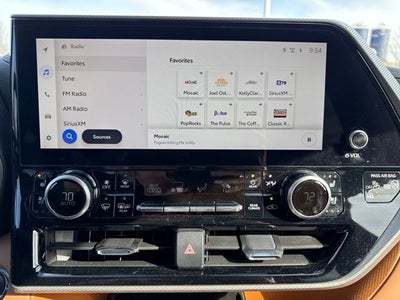 2023 Toyota Highlander Hybrid Platinum