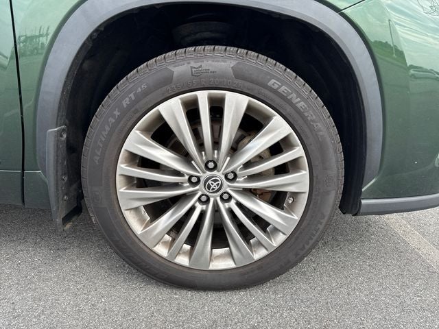 2023 Toyota Highlander Hybrid Platinum